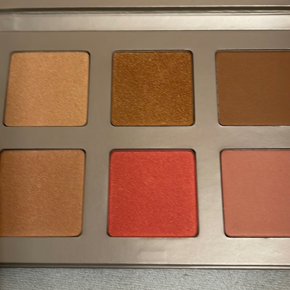 Iconic London-blaze chaser face palette